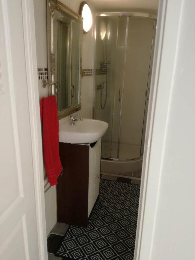 Niezalezne Pietro W Domu Z Widokiem Na Morze Apartment Gdynia Ngoại thất bức ảnh